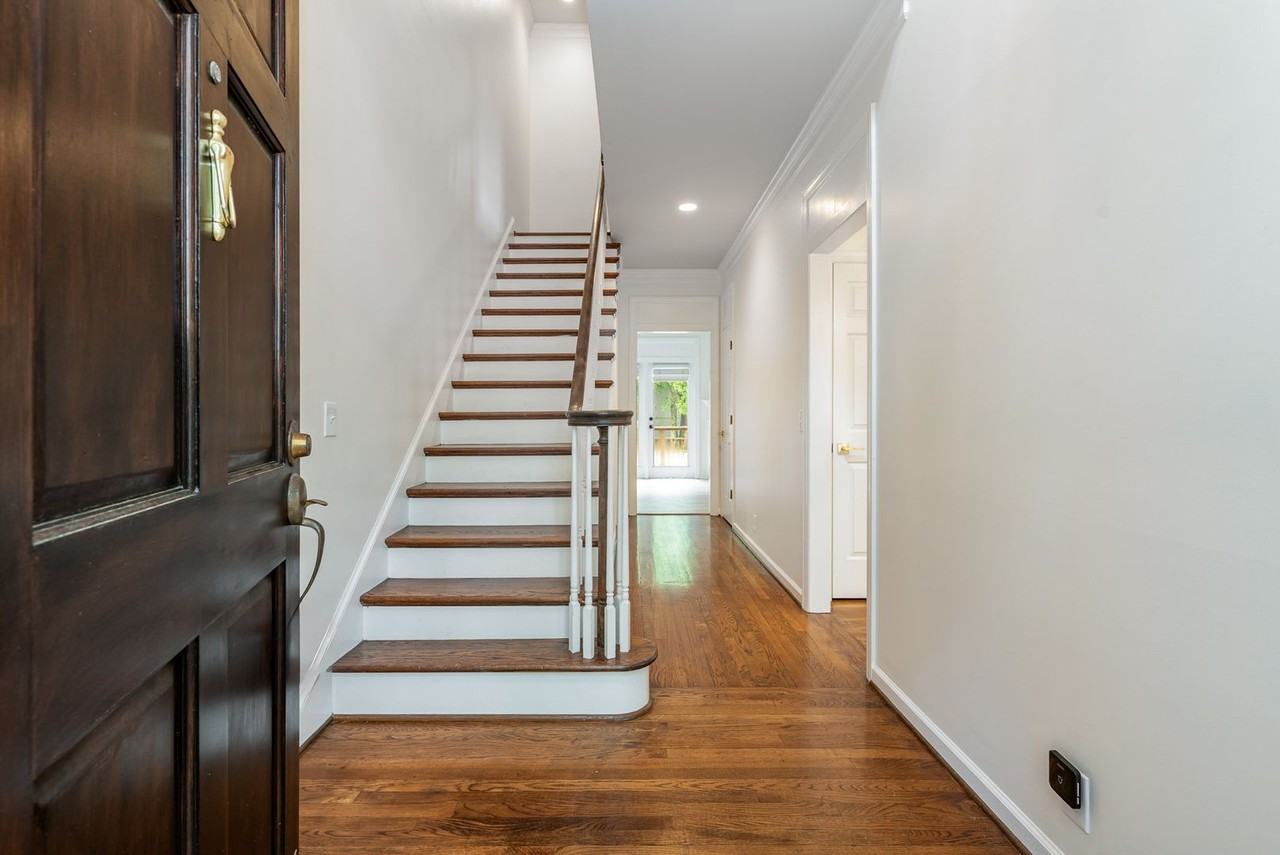 225 Woodmont Cir - Photo 3 of 15