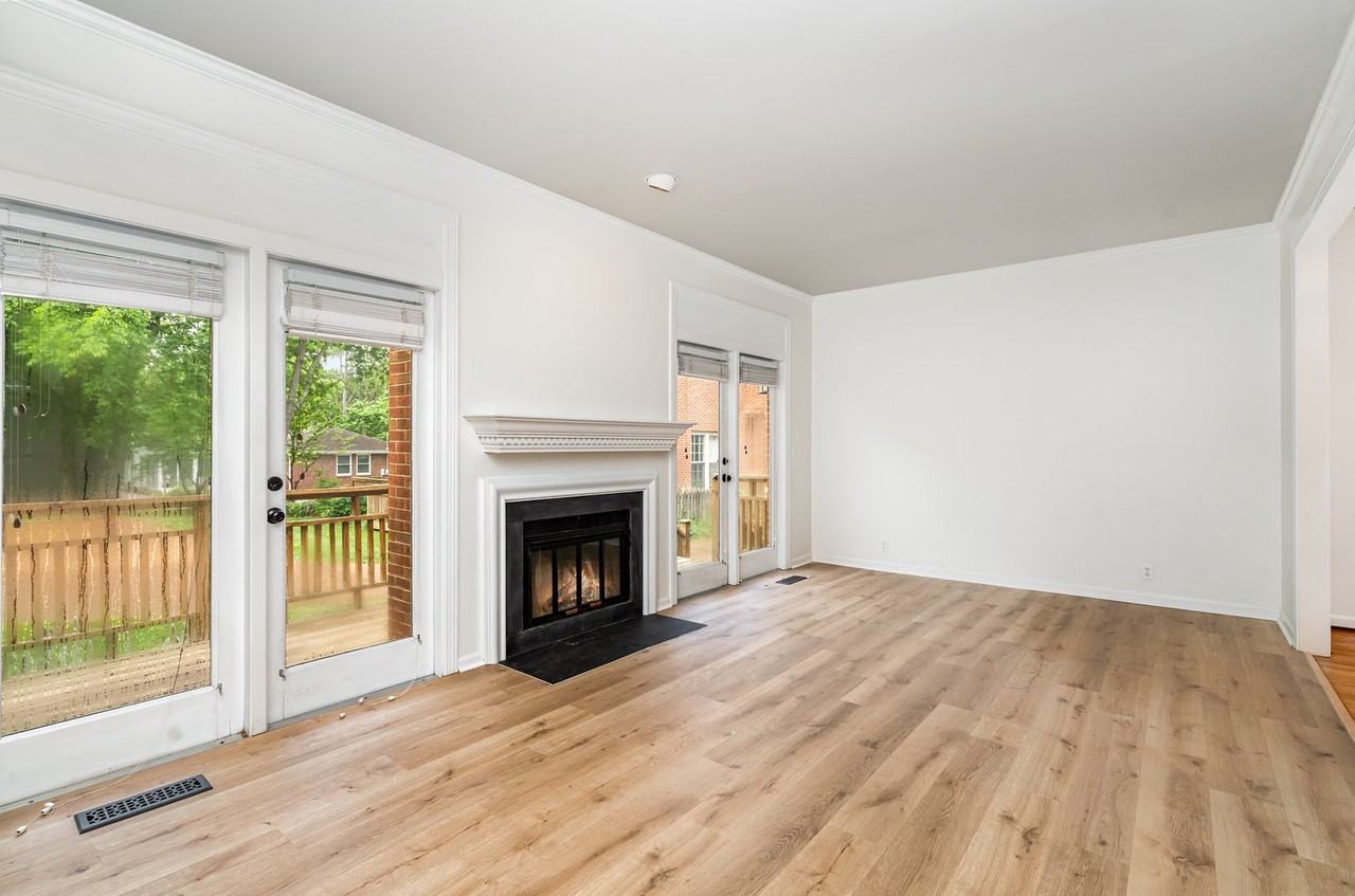 225 Woodmont Cir - Photo 4 of 15