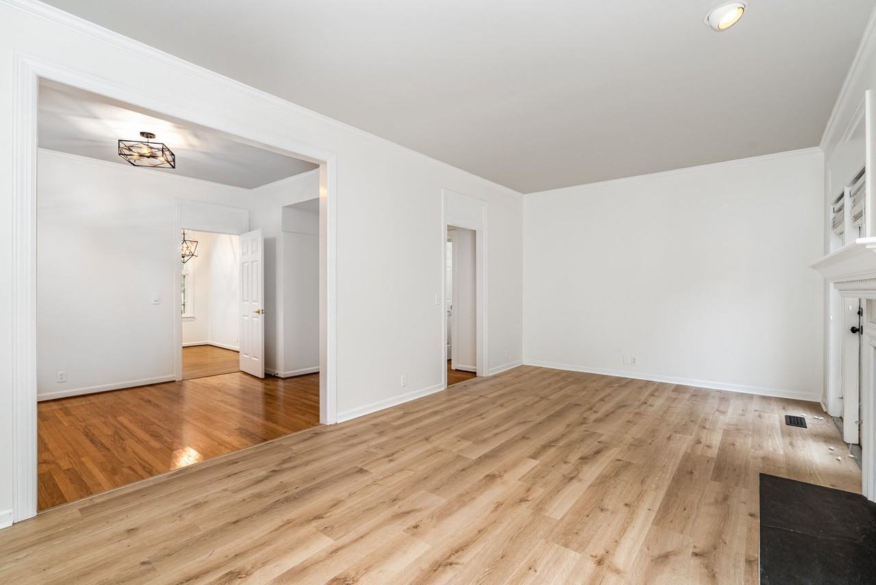 225 Woodmont Cir - Photo 5 of 15
