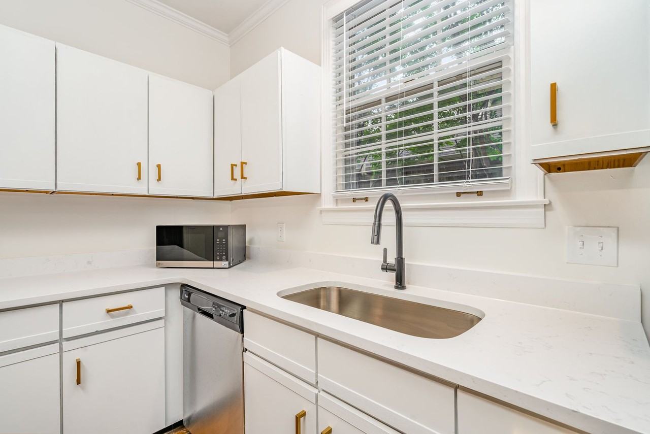225 Woodmont Cir - Photo 7 of 15
