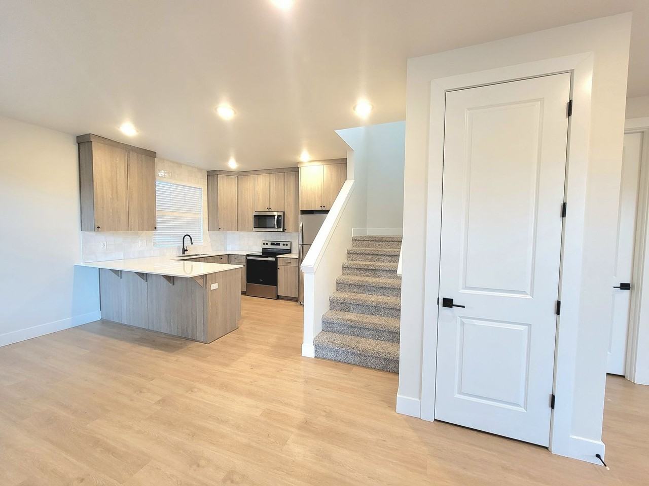 7240 Se Umatilla St - Photo 3 of 32