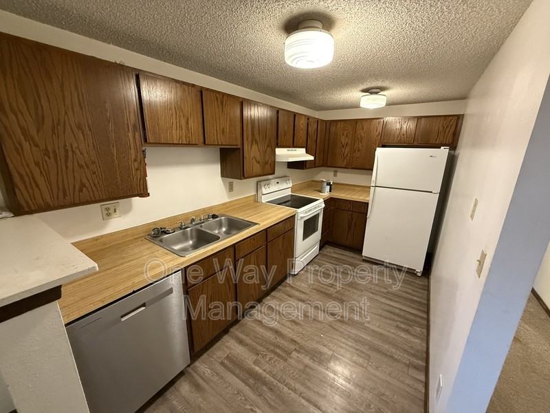 2511 W 27th St - Photo 2 of 9