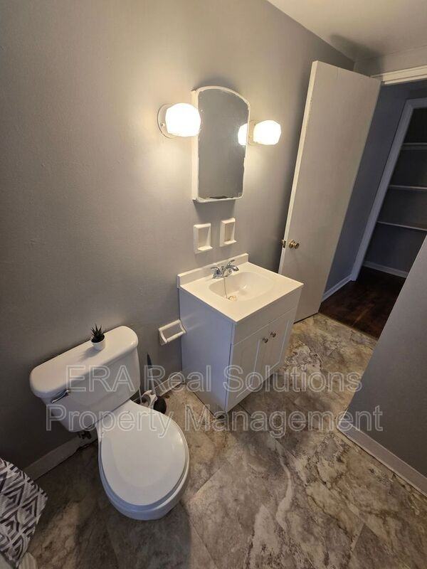 112 N Terrace Ave - Photo 3 of 20