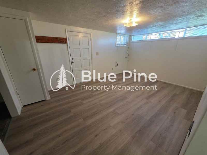 225 E Fir St #B - Photo 2 of 9