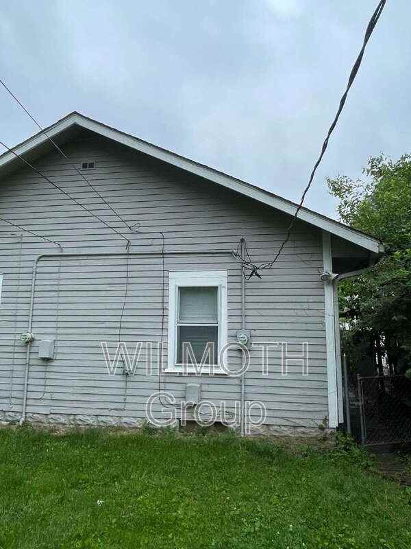 890 North Gladstone Avenue - Photo 3 of 15