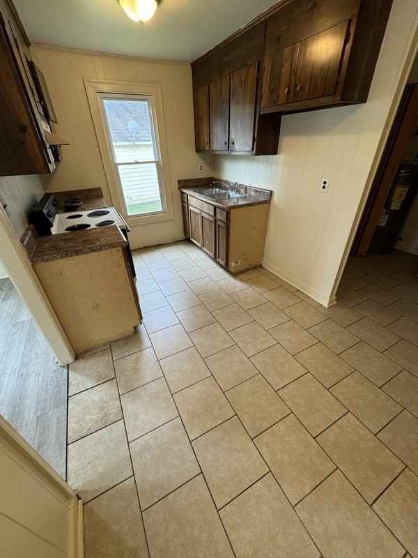 2121 Hazelwood Ave - Photo 2 of 6