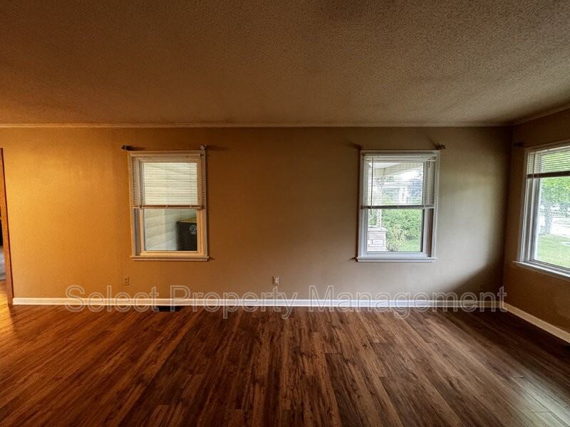 1644 Circle Dr - Photo 3 of 22