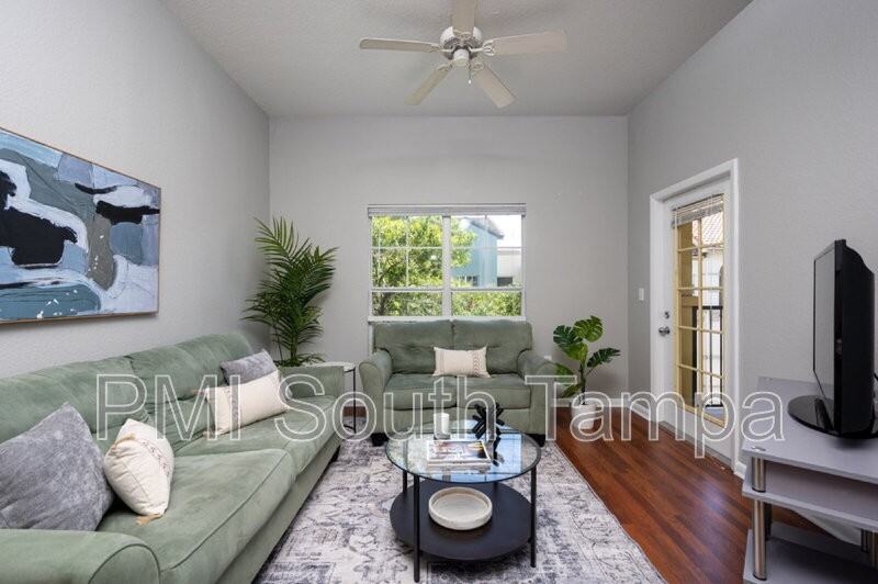 2421 W Horatio St #838 - Photo 3 of 24