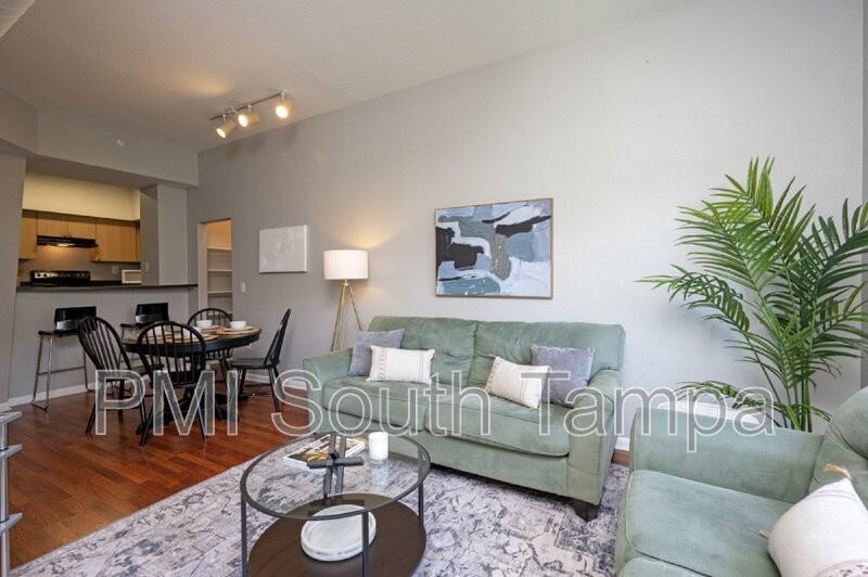 2421 W Horatio St #838 - Photo 4 of 24