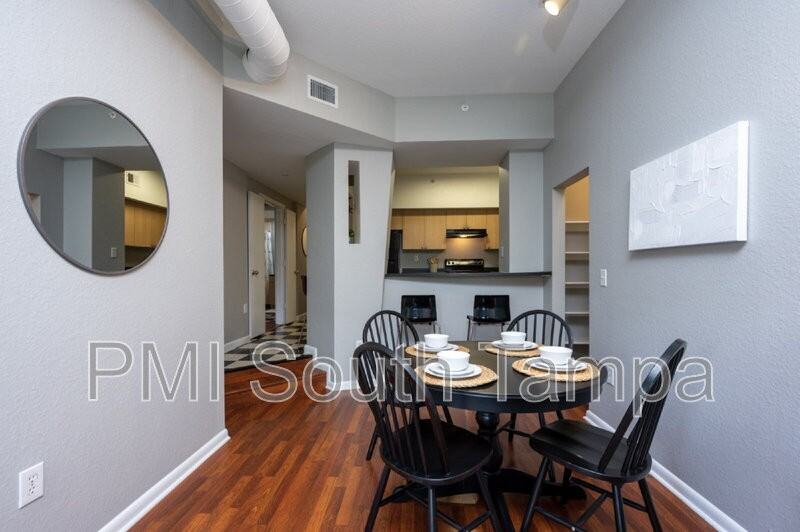 2421 W Horatio St #838 - Photo 7 of 24