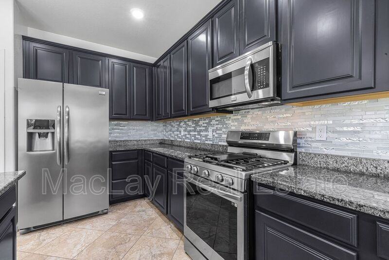 3263 S Miller Dr - Photo 4 of 45