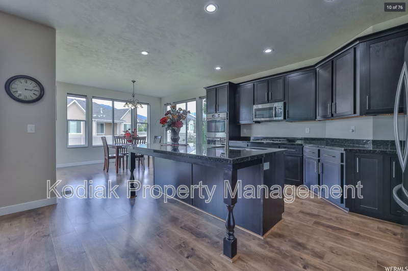 1463 S Kentucky Derby Way - Photo 5 of 35