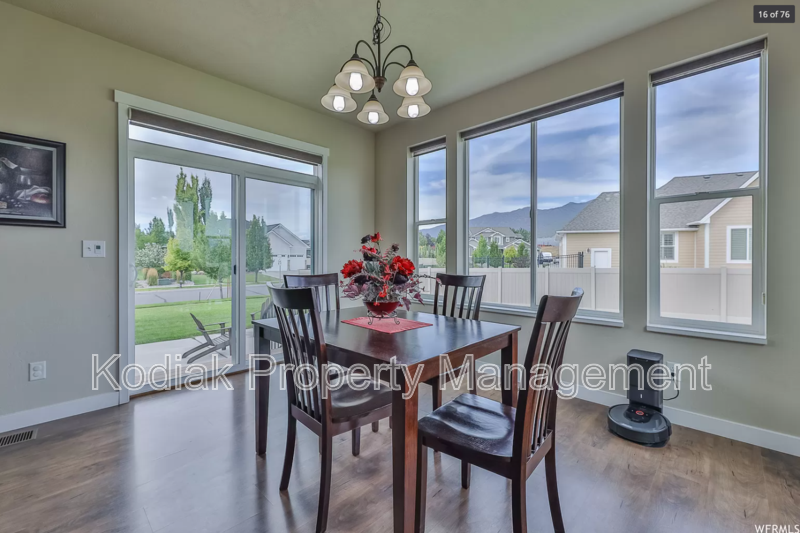1463 S Kentucky Derby Way - Photo 7 of 35