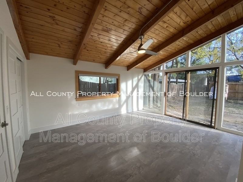 528 Pearl St - Photo 3 of 18