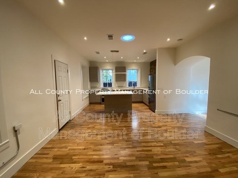 528 Pearl St - Photo 5 of 18