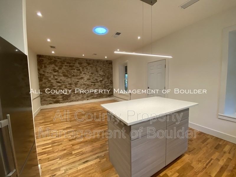 528 Pearl St - Photo 7 of 18