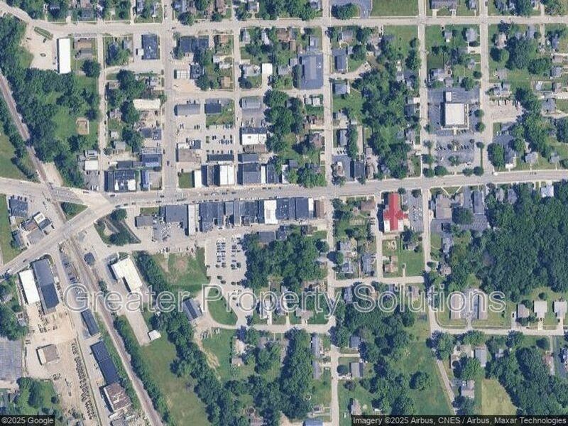 414 E Commercial Ave - Photo 2 of 3