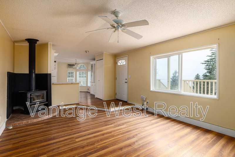 6439 Farmers Dr - Photo 2 of 18