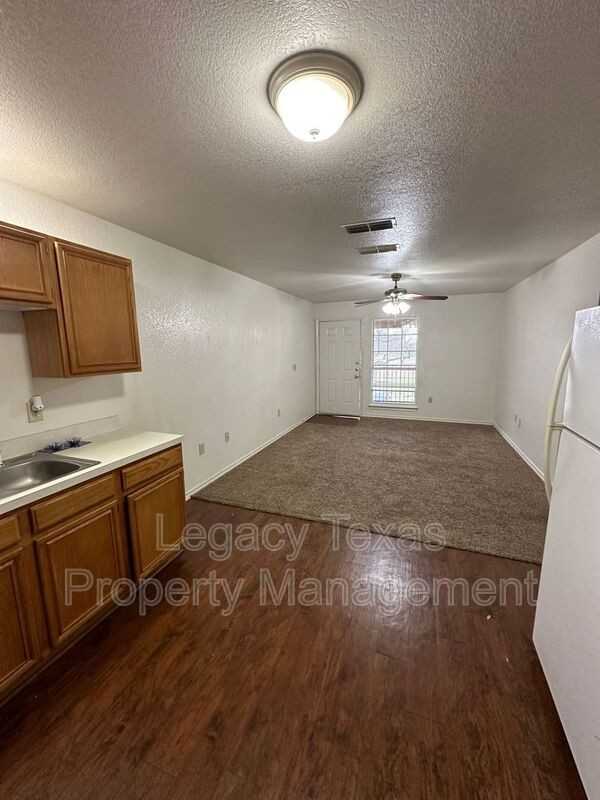 1108 Williams Ave #C - Photo 3 of 20