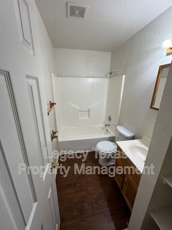 1108 Williams Ave #C - Photo 4 of 20