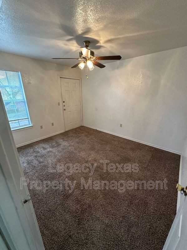 1108 Williams Ave #C - Photo 6 of 20