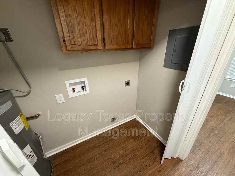 1610 Sun Valley Dr Apt A - Photo 4 of 18