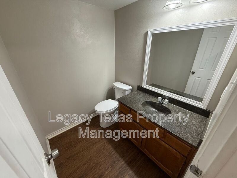 1610 Sun Valley Dr Apt A - Photo 5 of 18