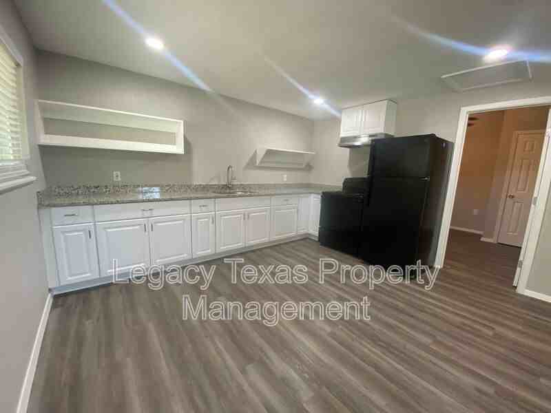 1113 S Walnut St #A - Photo 2 of 26