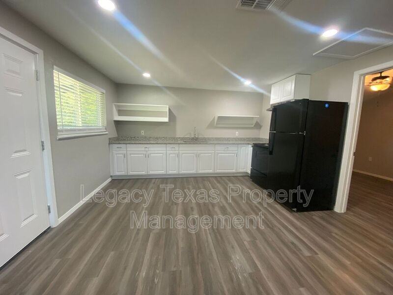 1113 S Walnut St #A - Photo 4 of 26