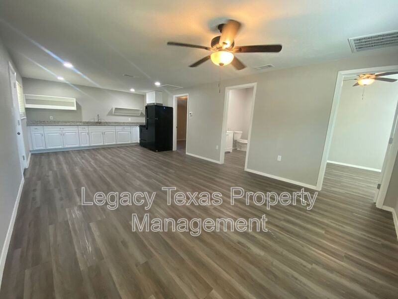 1113 S Walnut St #A - Photo 5 of 26