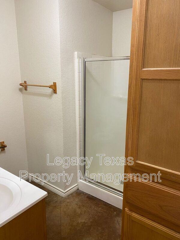 1322 Country Club Rd #F - Photo 2 of 24