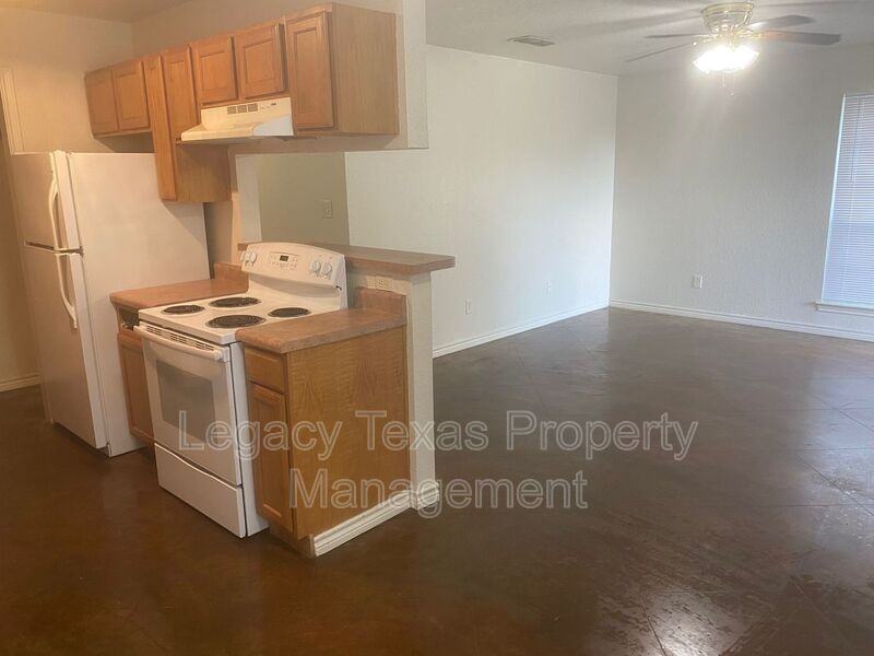 1322 Country Club Rd #F - Photo 3 of 24