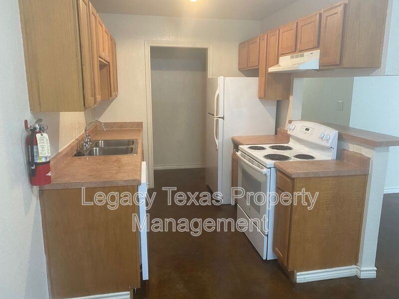1322 Country Club Rd #F - Photo 4 of 24