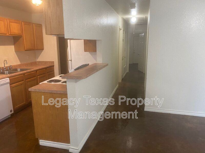 1322 Country Club Rd #F - Photo 5 of 24