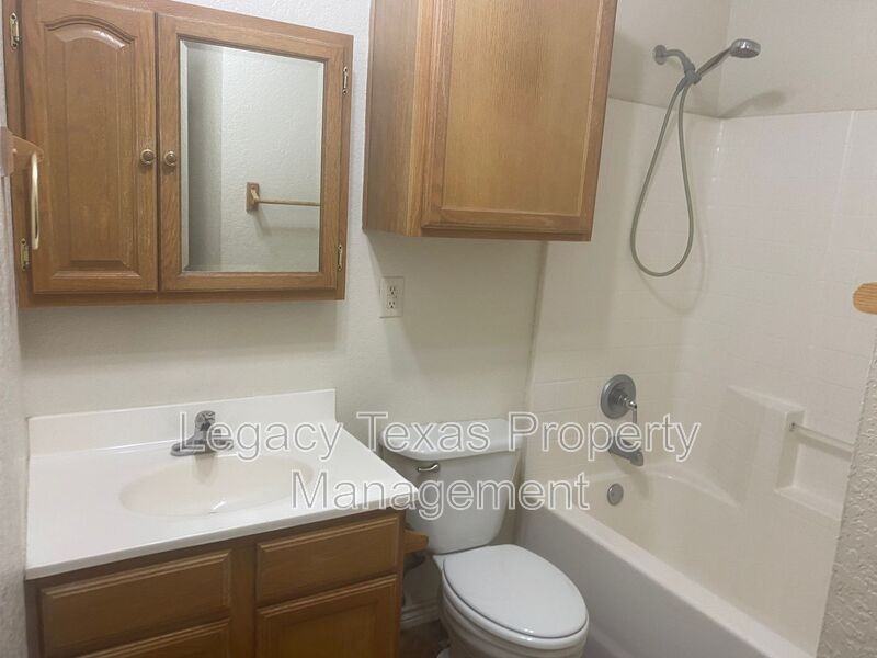1322 Country Club Rd #F - Photo 6 of 24
