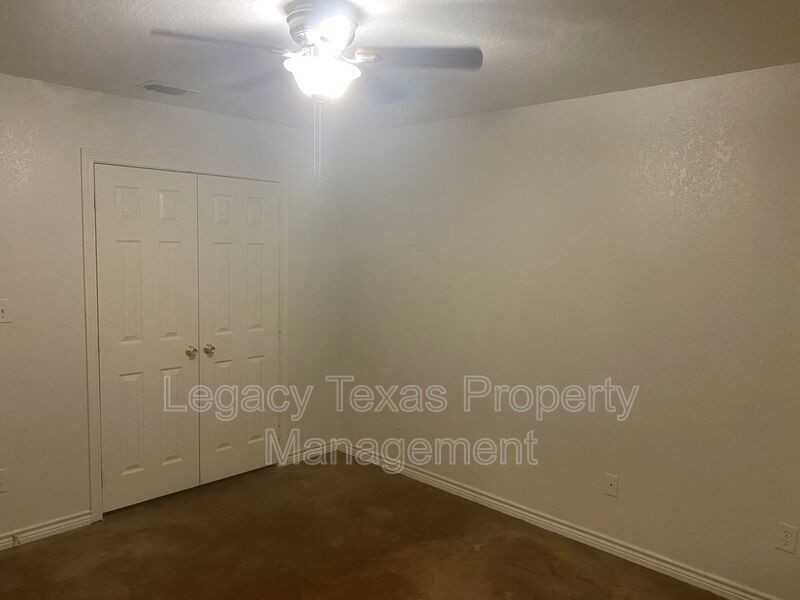 1322 Country Club Rd #F - Photo 7 of 24