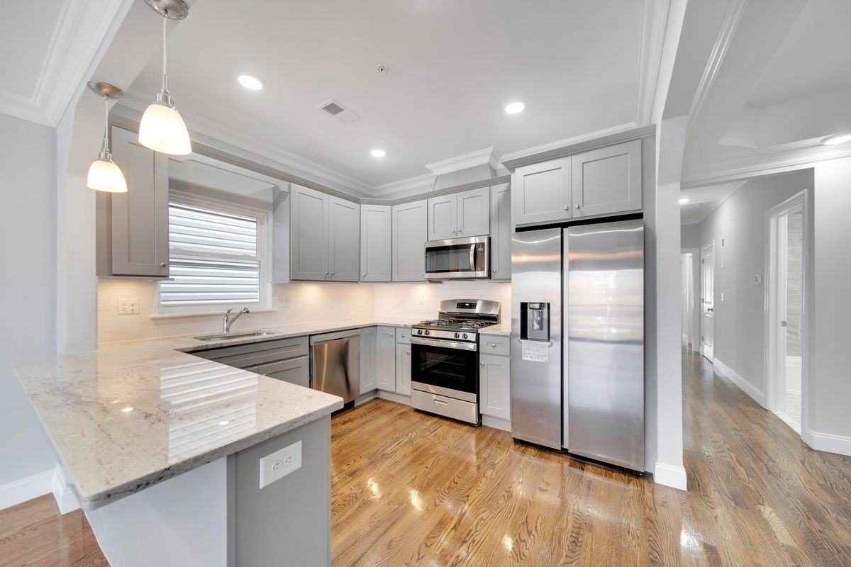 267 S 10th St - Photo 2 of 25