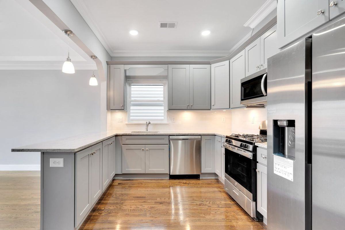 267 S 10th St - Photo 3 of 25