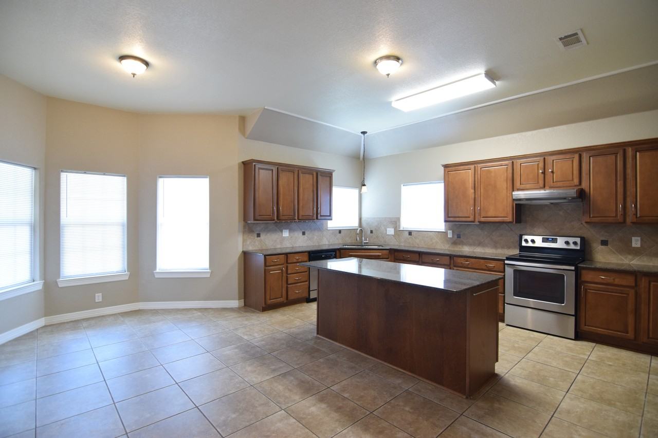 1013 Canyon Ridge Dr - Photo 5 of 19