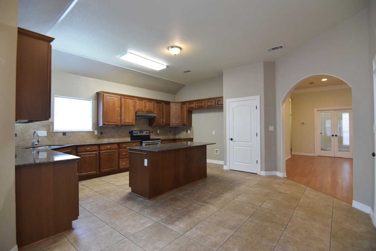 1013 Canyon Ridge Dr - Photo 6 of 19
