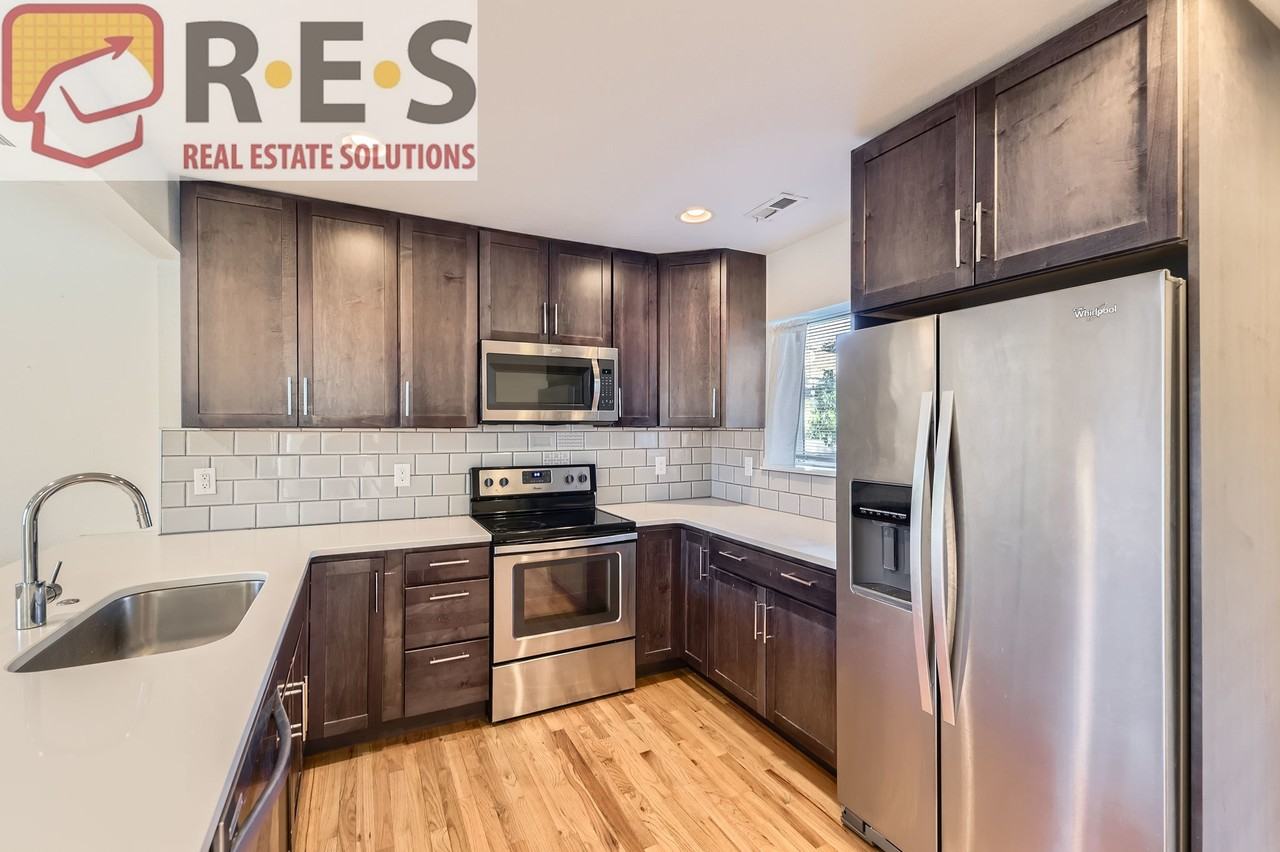 3131 N Saint Paul St - Photo 3 of 11