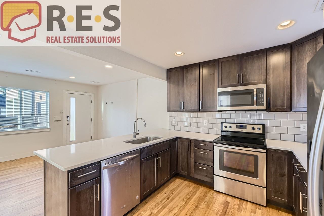 3131 N Saint Paul St - Photo 4 of 11