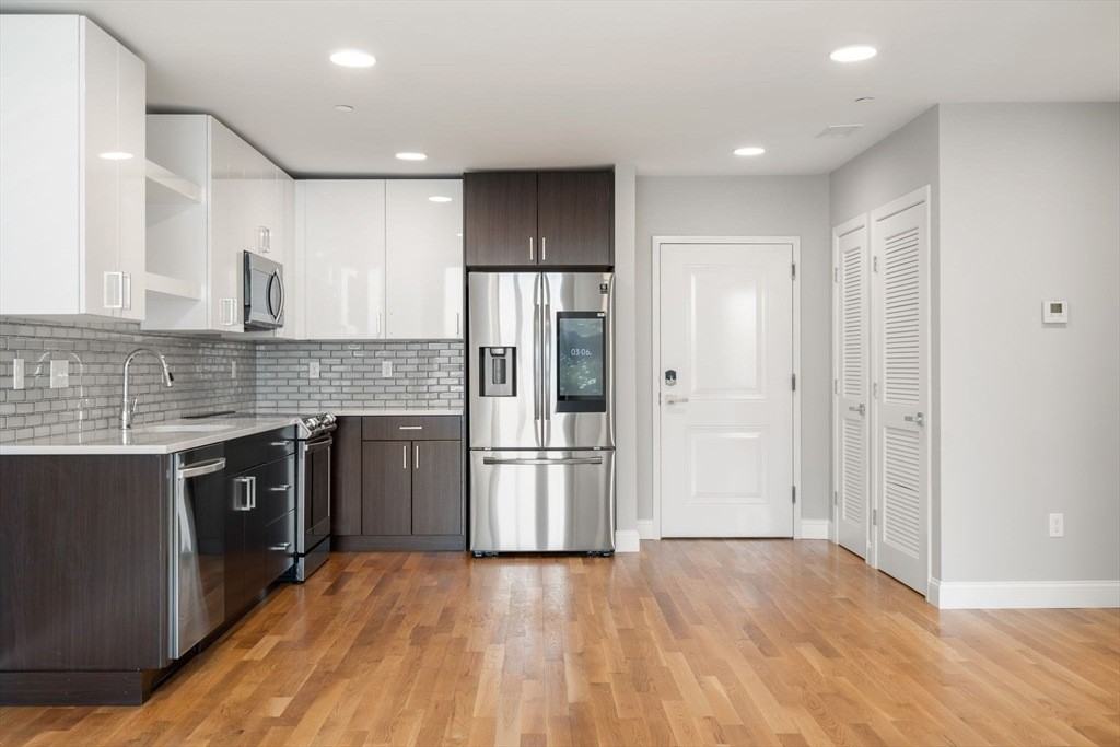 10 Taber St - Photo 2 of 6