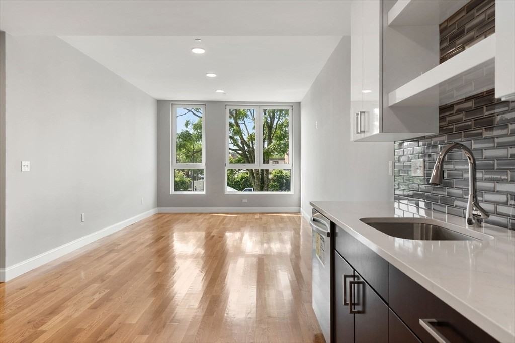 10 Taber St - Photo 3 of 6