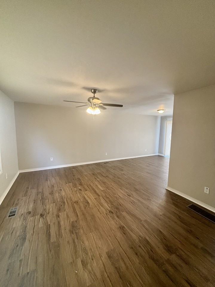 10 Fairbrook Dr - Photo 2 of 11