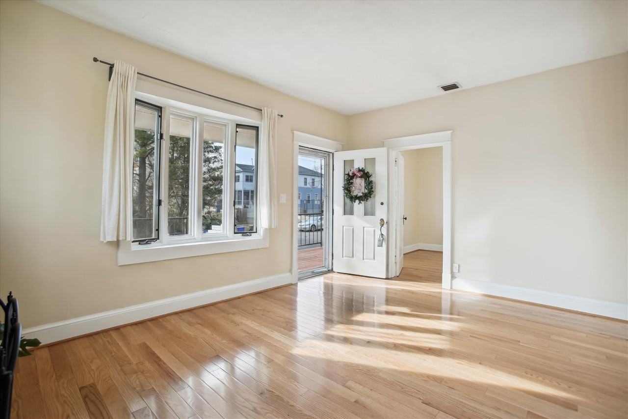 3129 8th St N - Photo 4 of 29