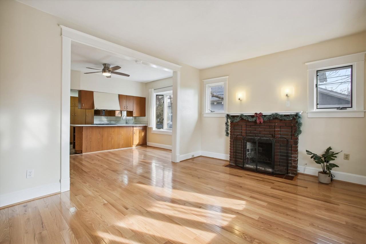 3129 8th St N - Photo 5 of 29
