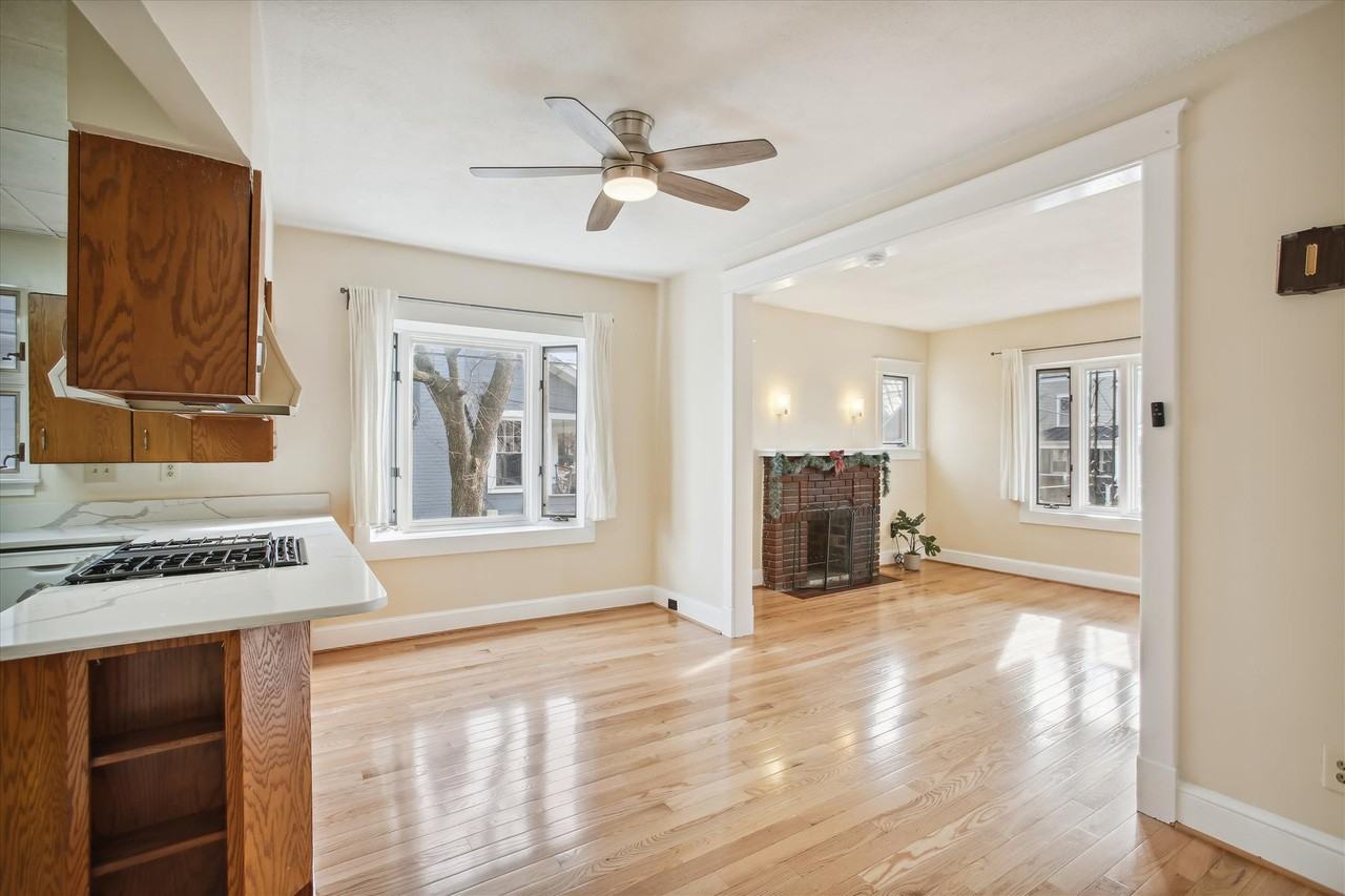 3129 8th St N - Photo 7 of 29