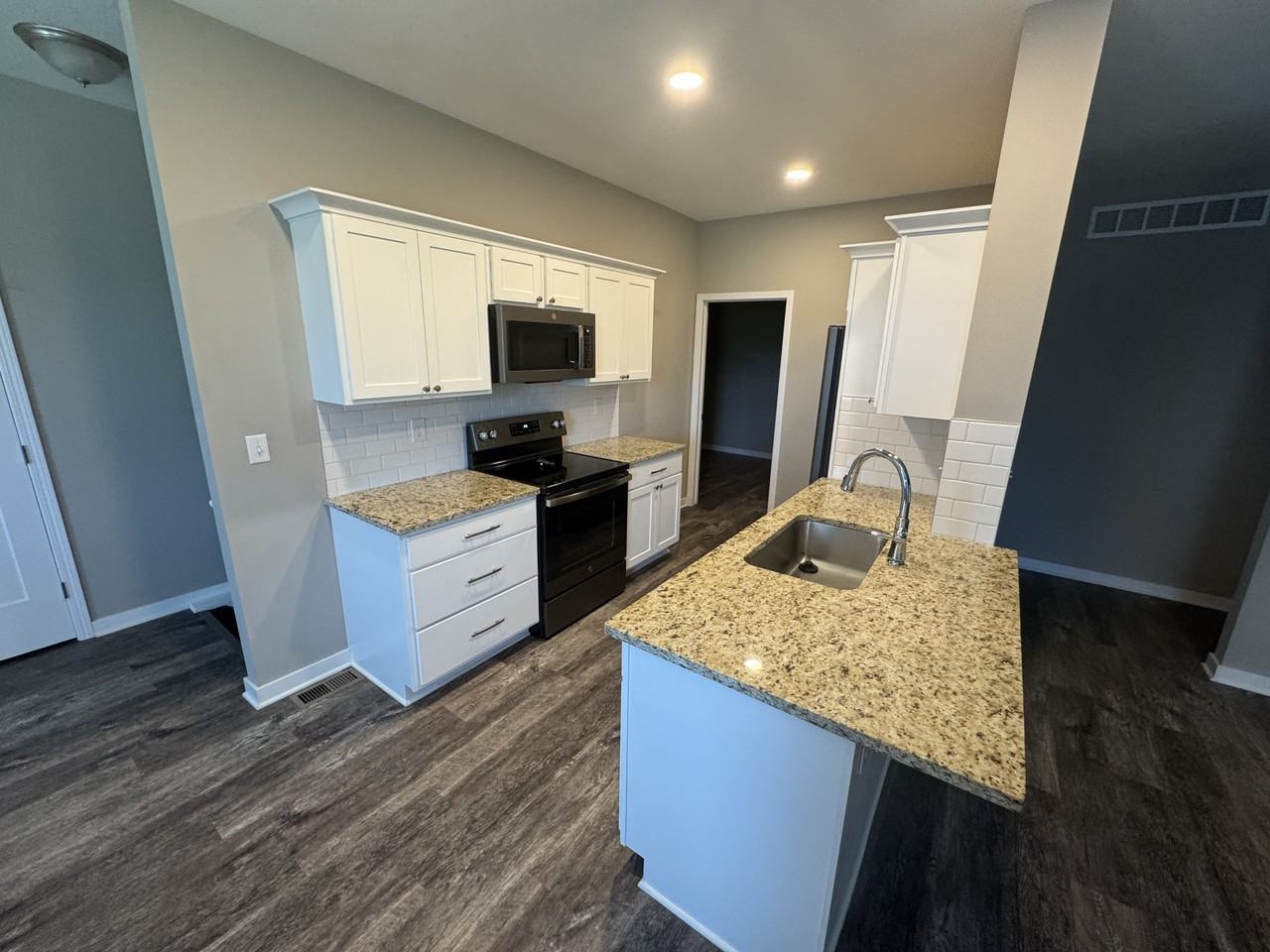 1826 N Newberry Cir - Photo 3 of 14