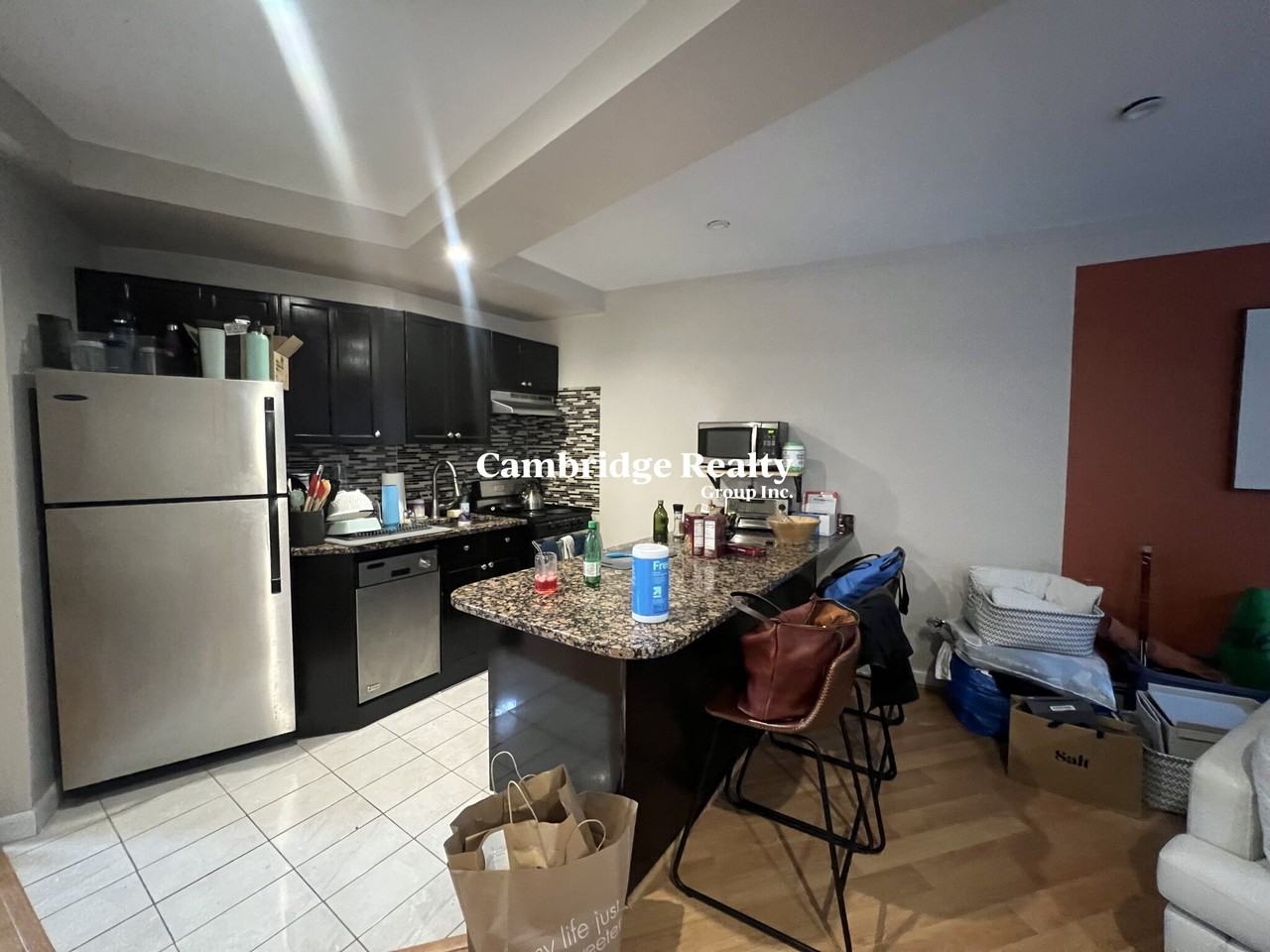 516 Green St #1B - Photo 3 of 10